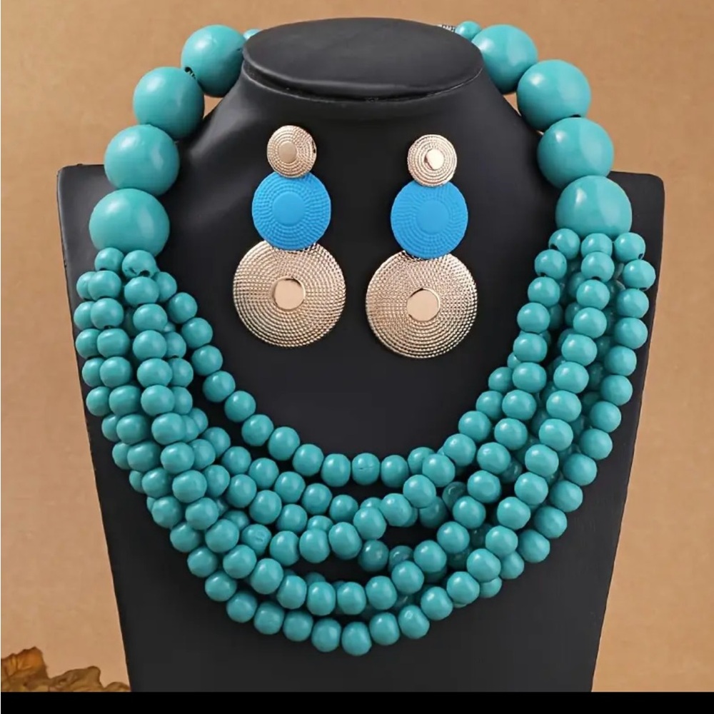 Elegant Turquoise Beaded Necklace and Earring Set